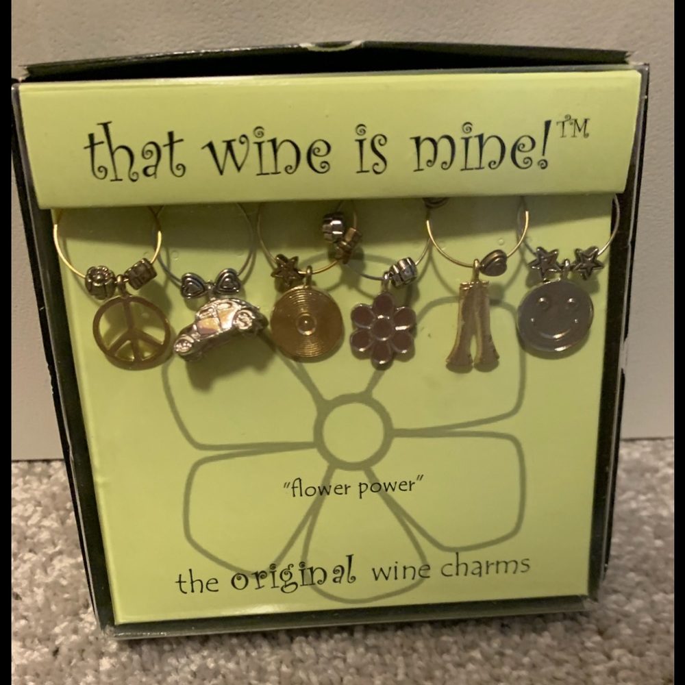 Wine Things Unlimited Charmes Flower Power. Instantly individualizes your  glass